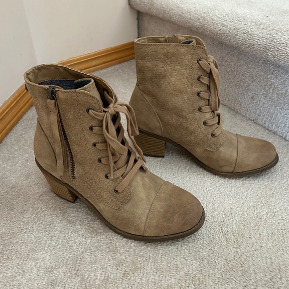 Roxy Women’s Brown boots size- size 9.5 - Picture 1 of 6